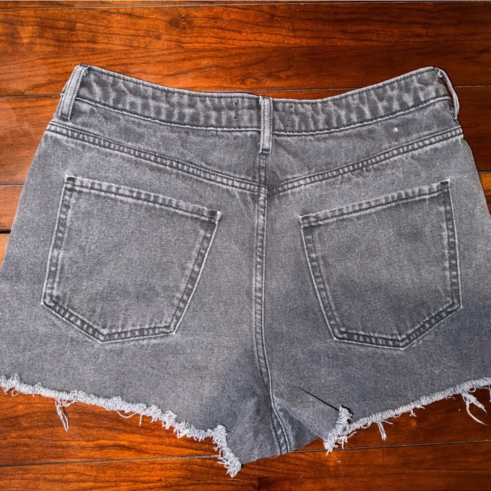 New Look Denim Black High Rise Raw hem Jean Shorts Size 10 - Picture 3 of 3